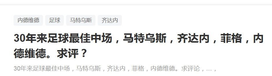 拿刷子刷美国女孩的脚底板心
